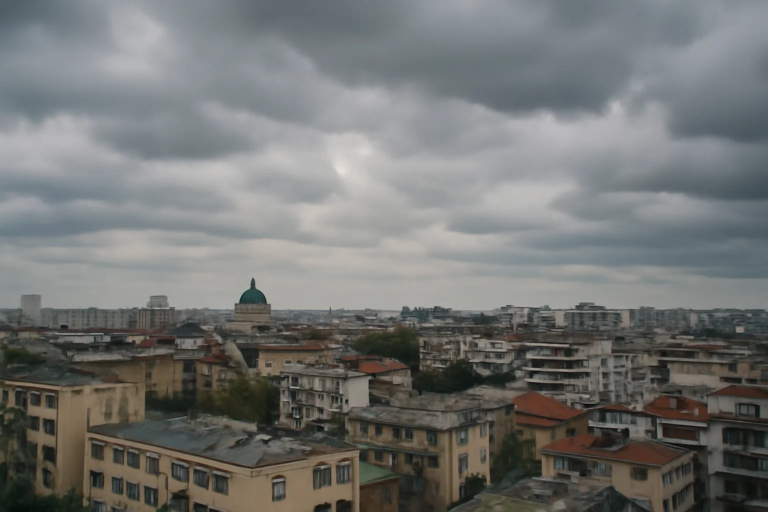 Prognoza Meteo Pentru Capitală - Noros și Fără Ploi La Noapte, Averse Probabile Sâmbătă!